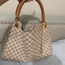 Louis Vuitton Artsy Bag