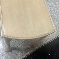 Table With extendable Sides