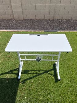 White laptop desk with wheels