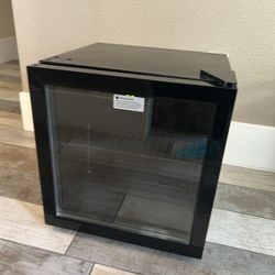 Wine/Drink Mini Refrigerator $20