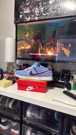 Nike SB Dunk Low Blue Maroon Sneaker Philadelphia