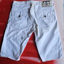 True Religion Men's white CUT OFF Shorts
Size 33" • PRE LOVED • True Religion