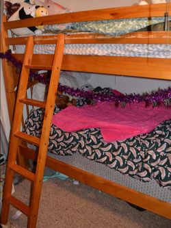 FREE BUNK BEDS TWIN SIZE COMES WITH 1 MATTRESS