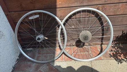 26” aluminum bike wheels w 8sp cassette