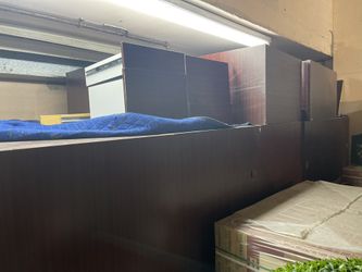 34 Desks 