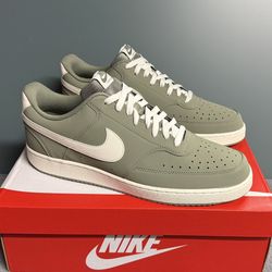 $55 Men’s Nike Court Brand New Size 13