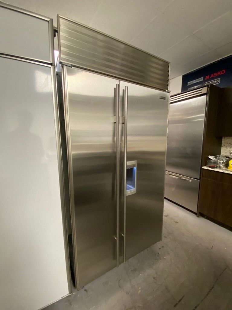 Sub Zero Refrigerator 42
