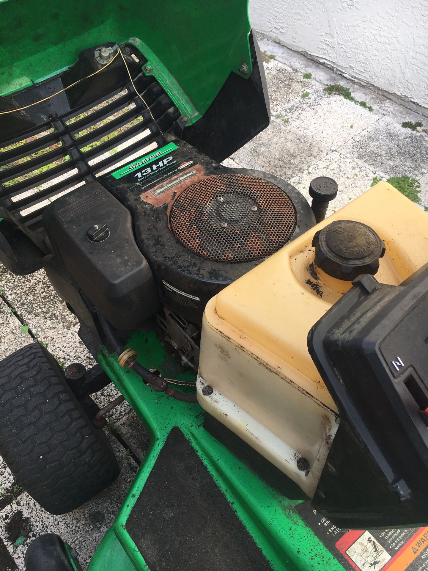 Riding lawn mower John Deere Sabre for Sale in Fort Lauderdale, FL OfferUp