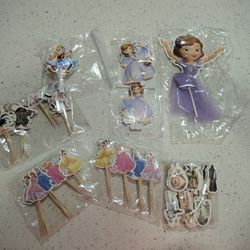 Brand New Lot Of Disney Characters Cupcake Decorations 