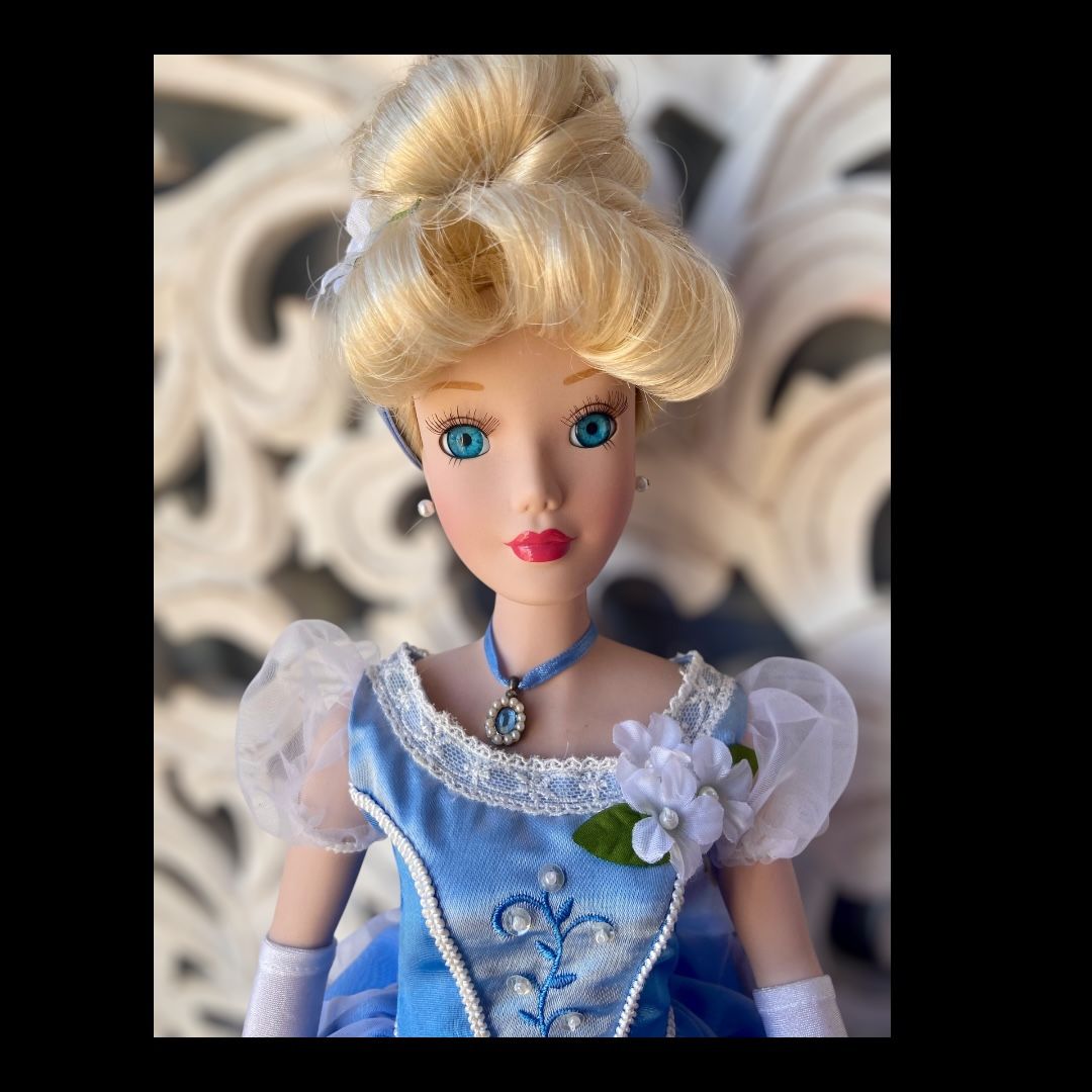 Disney Princess Cinderella 17" Porcelain Doll Special Edition 2003