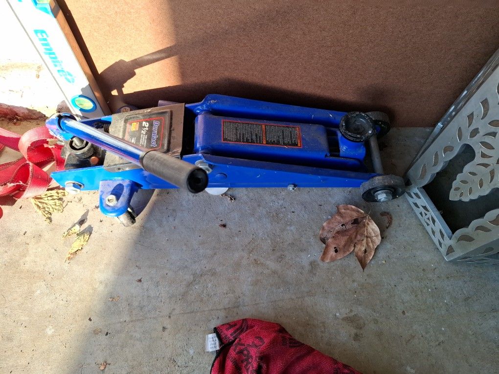 2 1/2 Ton Portable Jack $25.00