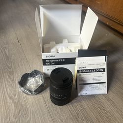 GREAT CONDITION sigma 18-50mm Sony E - mount Lens