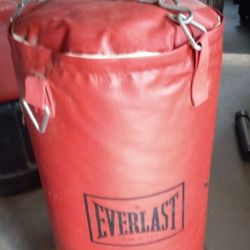 4 PC👍🏻40 LB HANGING BAG- STRONG ARM II- GLOVES & D E STRIKING BAG ❗