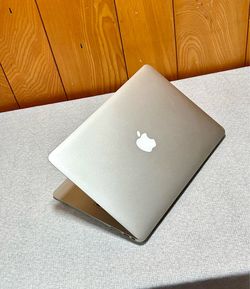 Apple MacBook Air 13” i5/8GB/256GB SSD $180