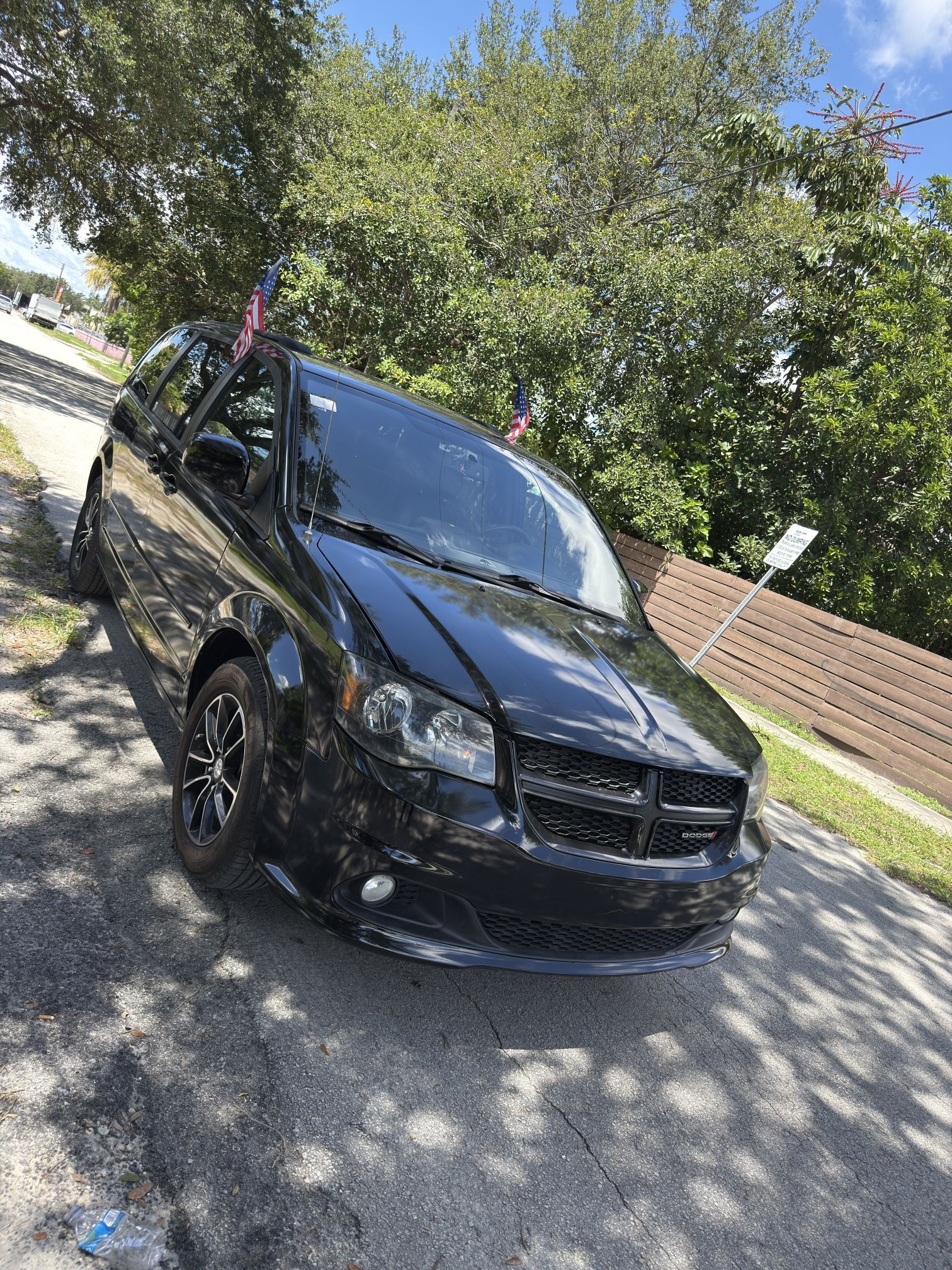 2017 dodge caravan 100k miles $ 3000 down  $500 with credit full price cash $6300