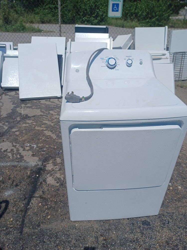 Samsung.
Electric clothes dryer works.Good 6 month warranty. I fix and sell washers and dryers