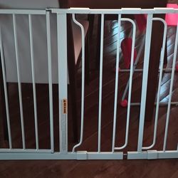 Baby Gate Can Fit Openings 29-55" Wide Gate