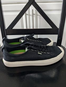 Cariuma Shoes Sustainable Size 9.5 Mens/11 Women's Black 