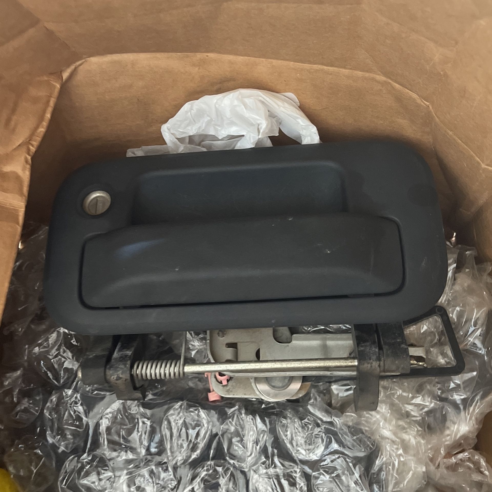 04-08 Ford F-150 Door Handles (driver side has keypad)