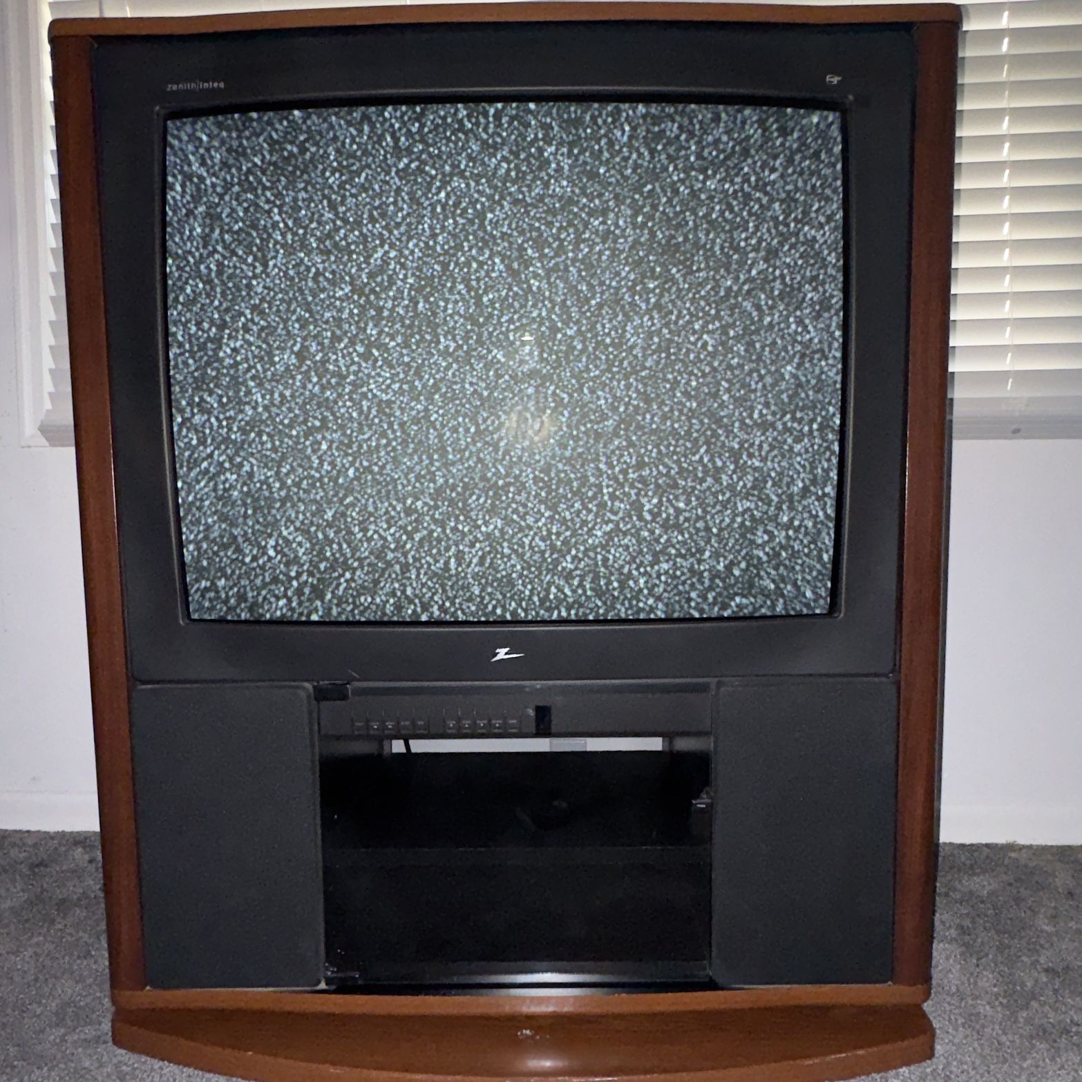 Zenith 36” CRT TV w/ Wood Cabinet + Speakers – Retro Gaming Ready