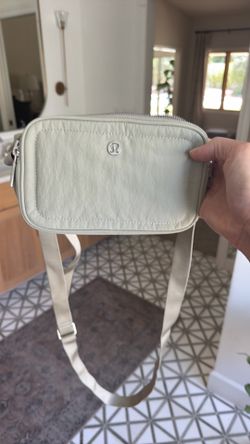 Lululemon camera bag purse