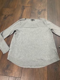 Women’s gray sweater size medium by cable & gauge #15