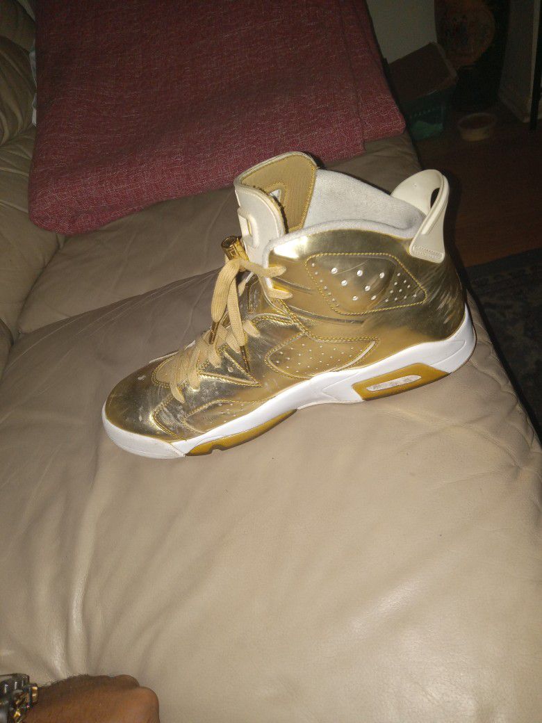 Used Metallic Gold Jordan 6 Size 12