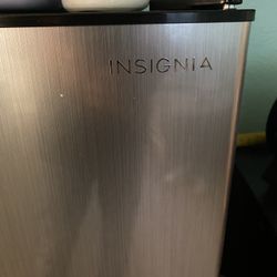 Mini fridge 