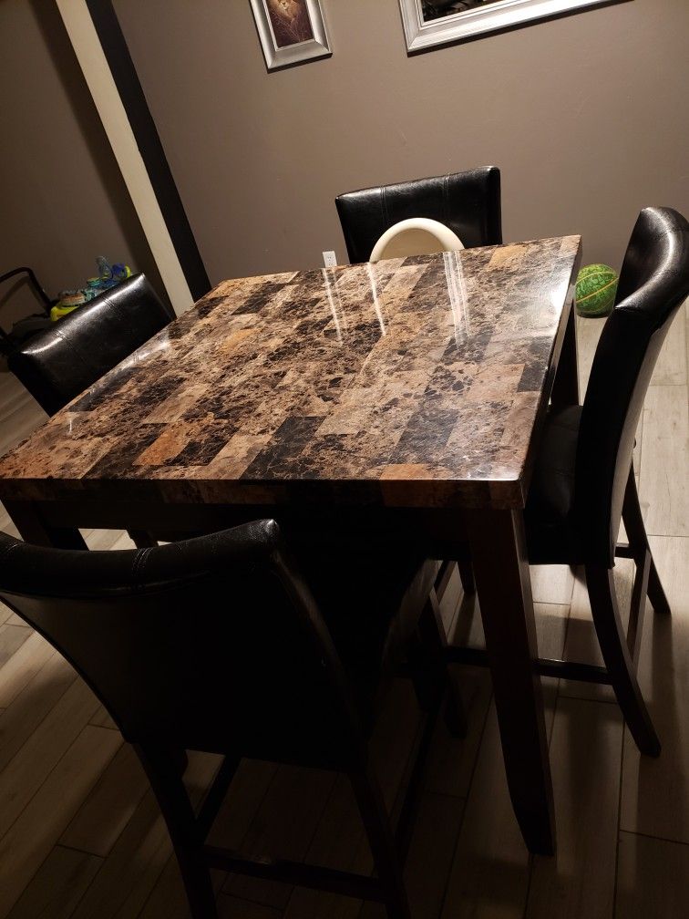 Sam Levitz Dining Table 