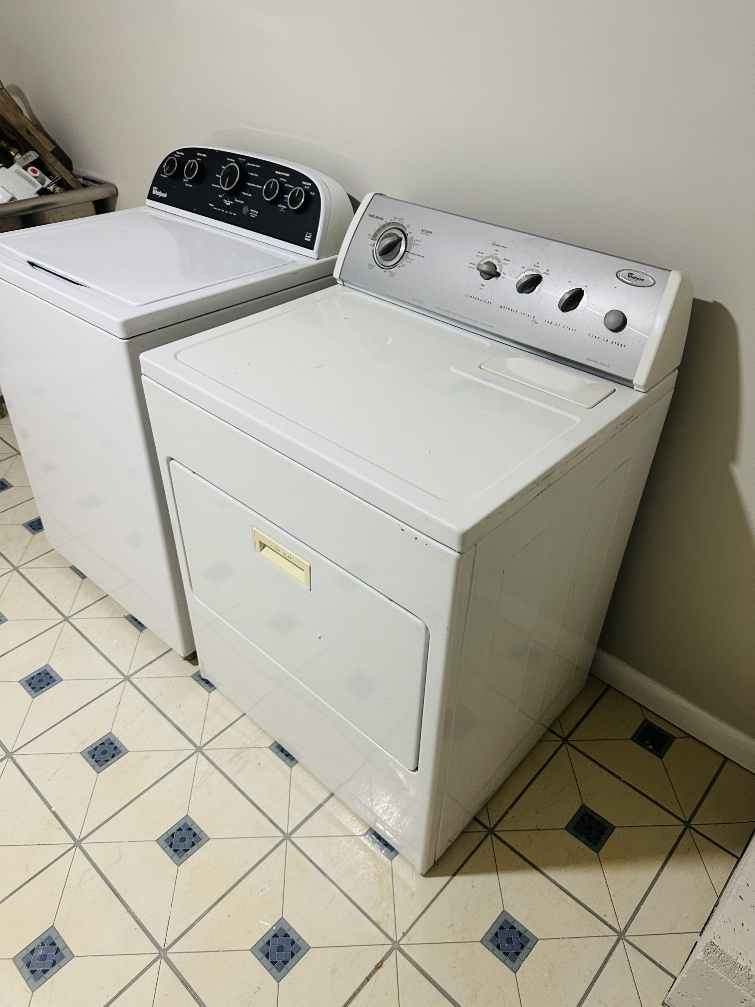 Washer/dryer Whirlpool Laundry Machine Set $700