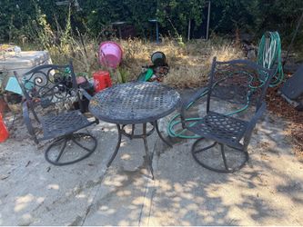 Cast Aluminum Patio Bistro Set – Table + 2 Swivel Rockers