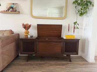 Mid Century Record Vinyl Player