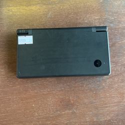 Nintendo DSi Complete w/Charger & One Free Game of Your Choice
