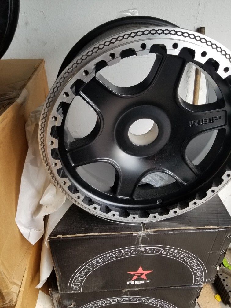 4 New Wheels Roling Big Power (RBP)
Cobra stile,
18x9 ,
5 or 6 logs 
Offset 12,
Bore 78
$750.00 all 4
Finish Satin Black 
Chevy,Nissan,tiyota,ford,Che