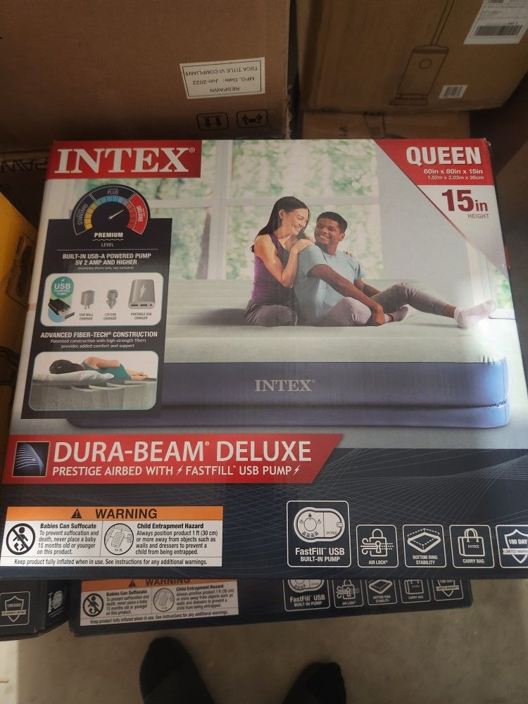 BUILT IN PUMP  15" Air mattress Intex