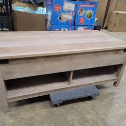 Sauder lift top coffee table
46x24x19 top down
46x24x24 top up

ASSEMBLED

$140 FIRM