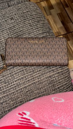 Michael Kors Zip Around Wallet
