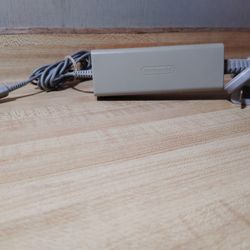 Nintendo Wii U GAMEPAD  CHARGER 