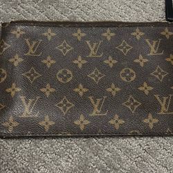100% Louis Vuitton monogram wristlet 