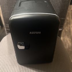 AstroAL Mini Fridge 4L / 6 can AC/ Portable Thermoelectric 