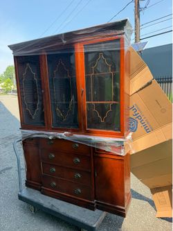Vintage breakfront china cabinet with bubble glass & gold  $200 Best Offer Pick up Perth Amboy Area.  Seriously buyers only! Please No Low Baller’s .