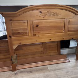 Broyhill Fontana Queen Bed And Dresser