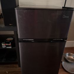 Mini Fridge w/Freezer