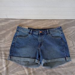 H&M Women's Rolled Hem Regular Waist Medium Wash Blue Jean Denim Shorts Size 12