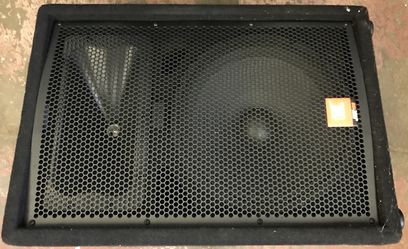 2 - JBL JRX 100 speakers