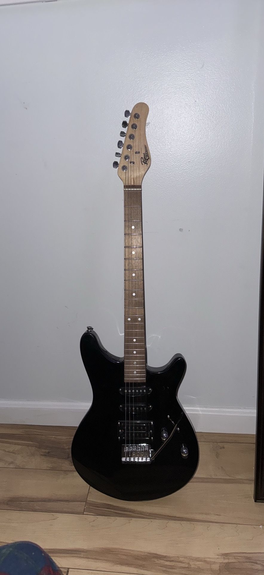 Rouge electric guitar black