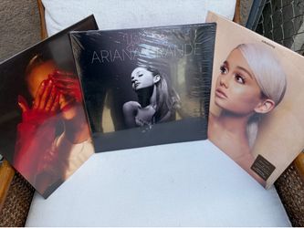 3 Ariana Grande (Records) NEW