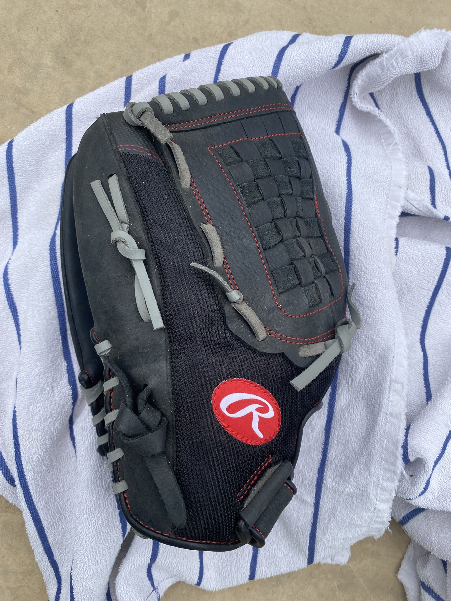 Rawlings Renegade 14 Inch Left Handed Glove Brand New