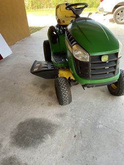 Lawn Tractor Jone Deere E 100