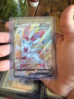 Sylveon V (Full Art) - SWSH07: Evolving Skies (SWSH07)